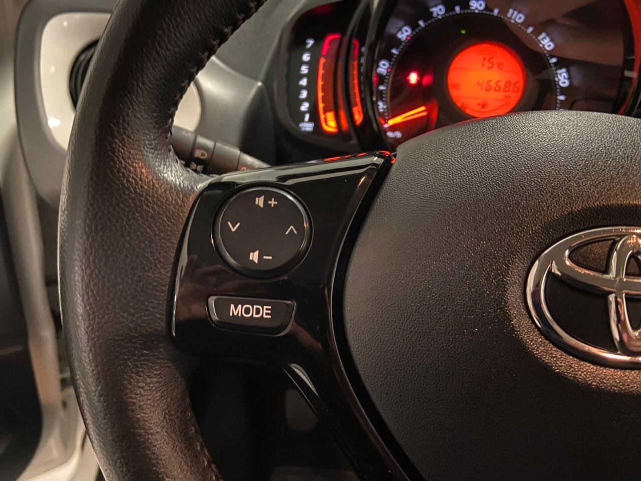 Toyota Aygo 1.0 VVT-i 72 CV 5 porte x-cite