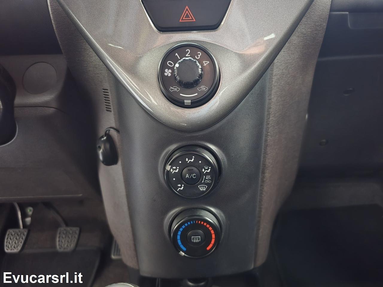 Toyota iQ 1.0
