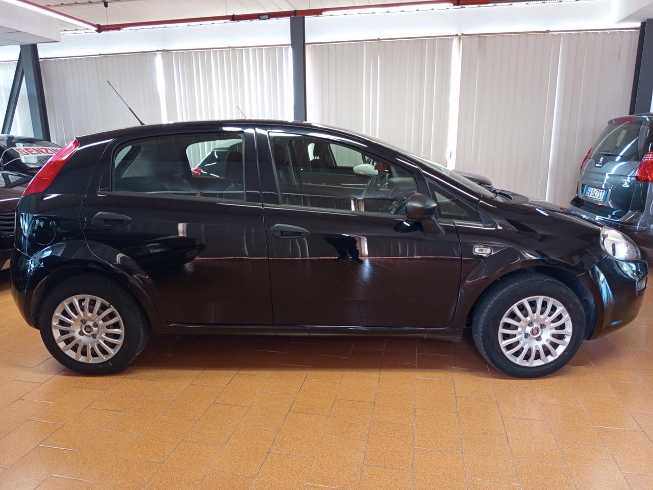 Fiat Punto 1.2 8V 5 porte Street 130 Mila chilometri ok neopatentati Fiat Punto 1.2 8V 5 porte Street 130 Mila chilometri ok neopatentati
