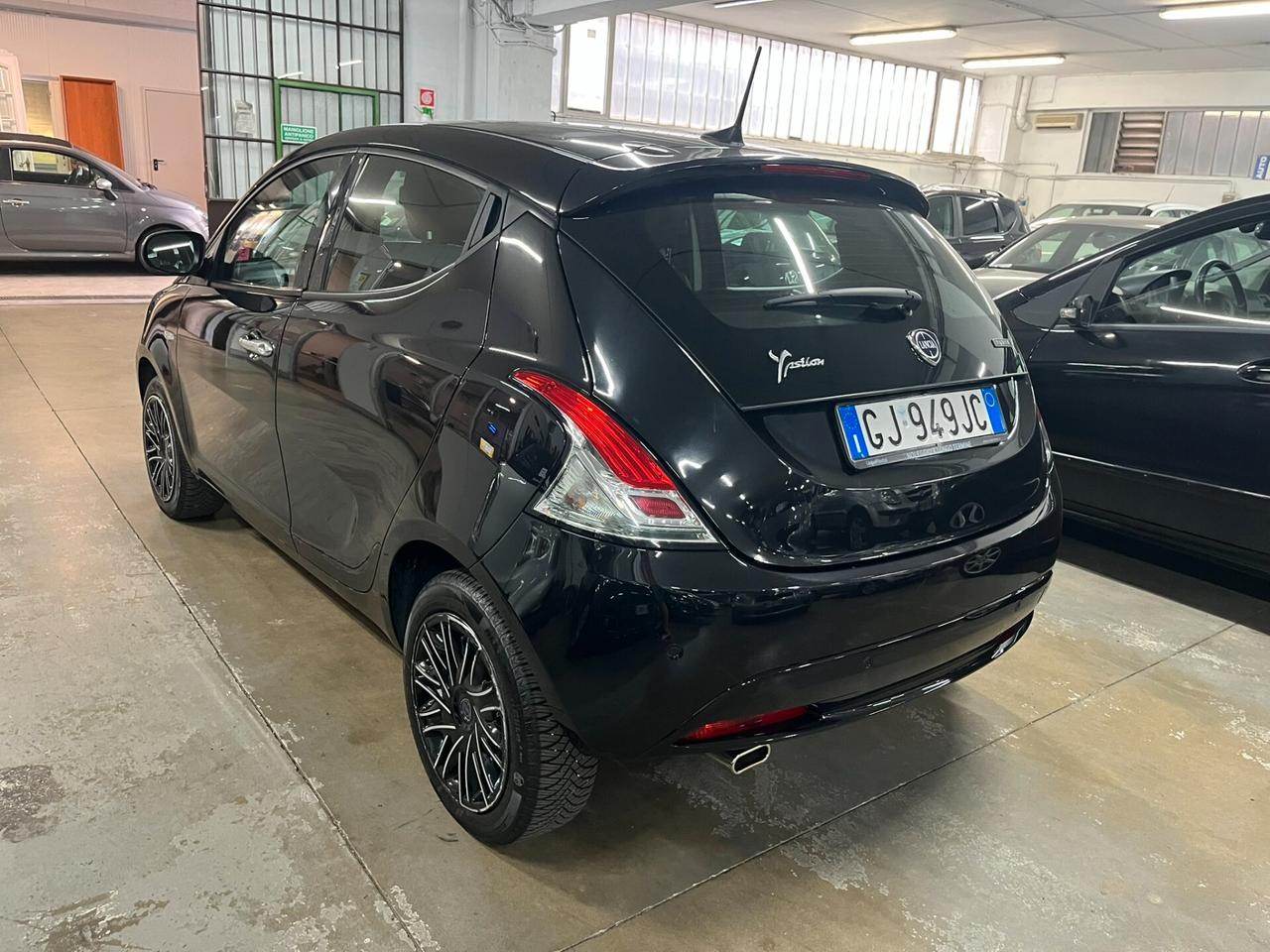 Lancia Ypsilon 1.0 Hybrid 5 porte