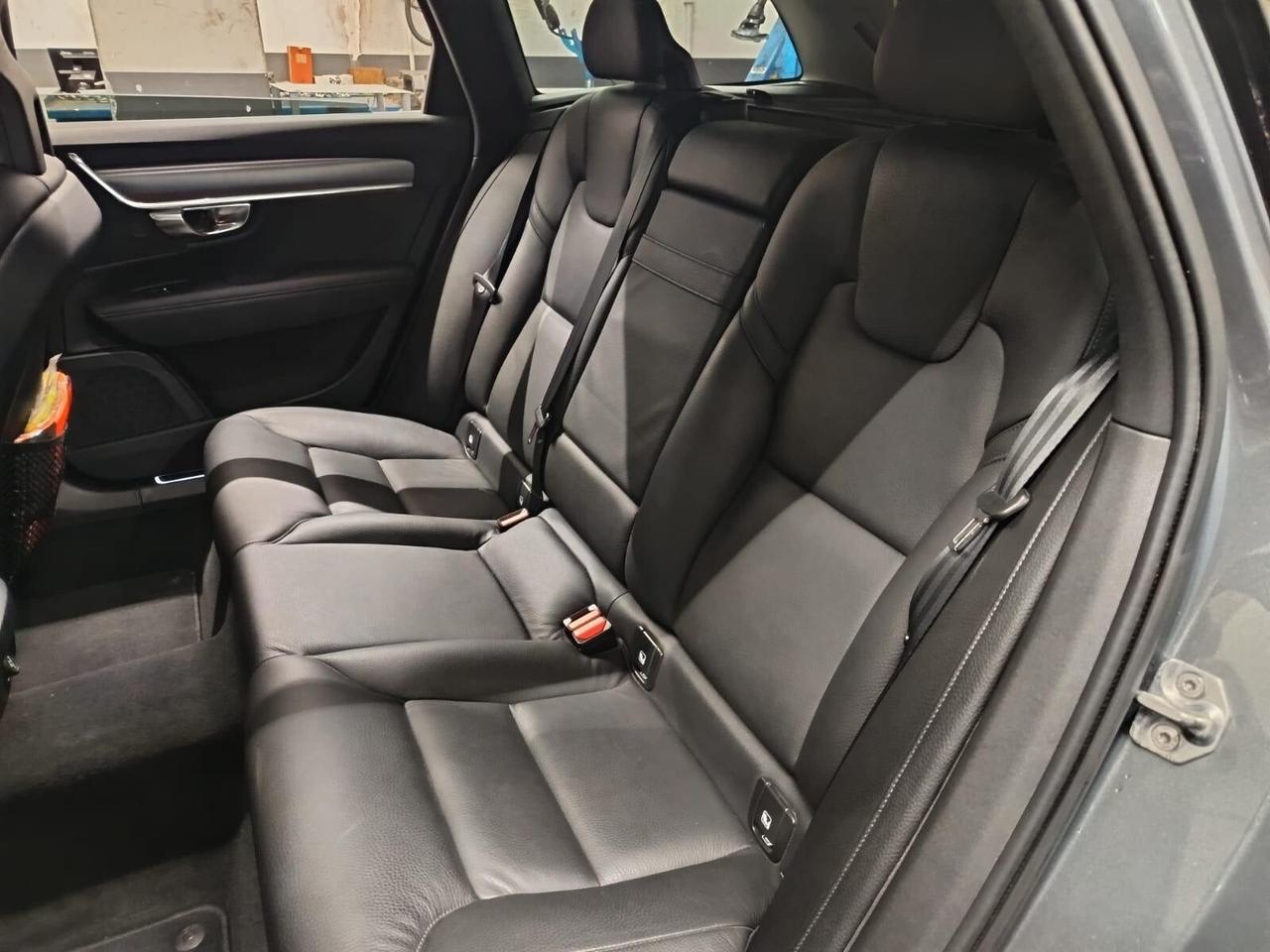 Volvo V90 D4 AWD Geartronic Momentum