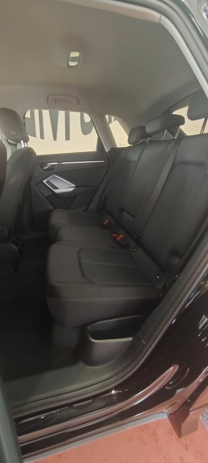 Audi Q3 35 TDI S tronic Identity Black