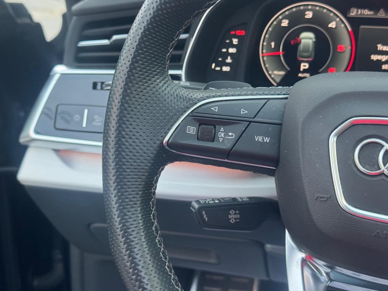 AUDI Q8 45 TDI 231 CV S-LINE TETTO R22 FULL IVA