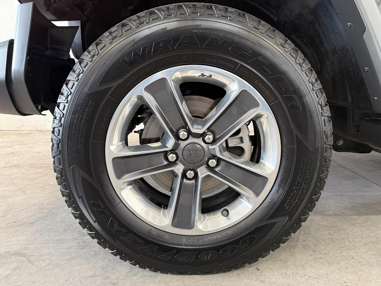 Jeep Wrangler Unlimited 2.0 Turbo Sahara UNICOPROPIETARIO
