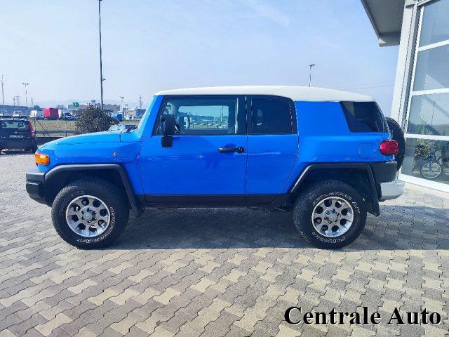 TOYOTA FJ Cruiser 4.0 V6 A/T GPL 4WD Inseribili