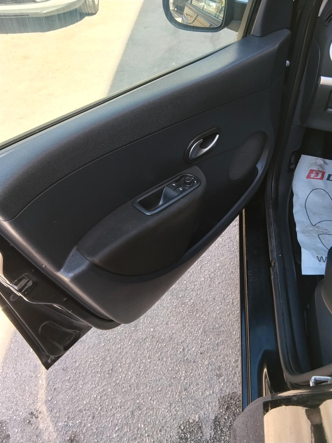 Renault Clio 1.2 16V 5 porte Dynamique