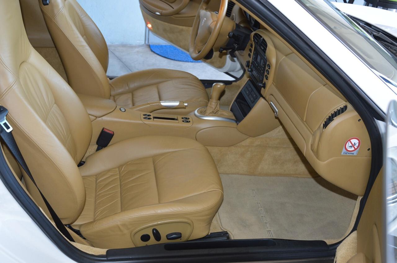 Porsche 996 Carrera cat Coupé