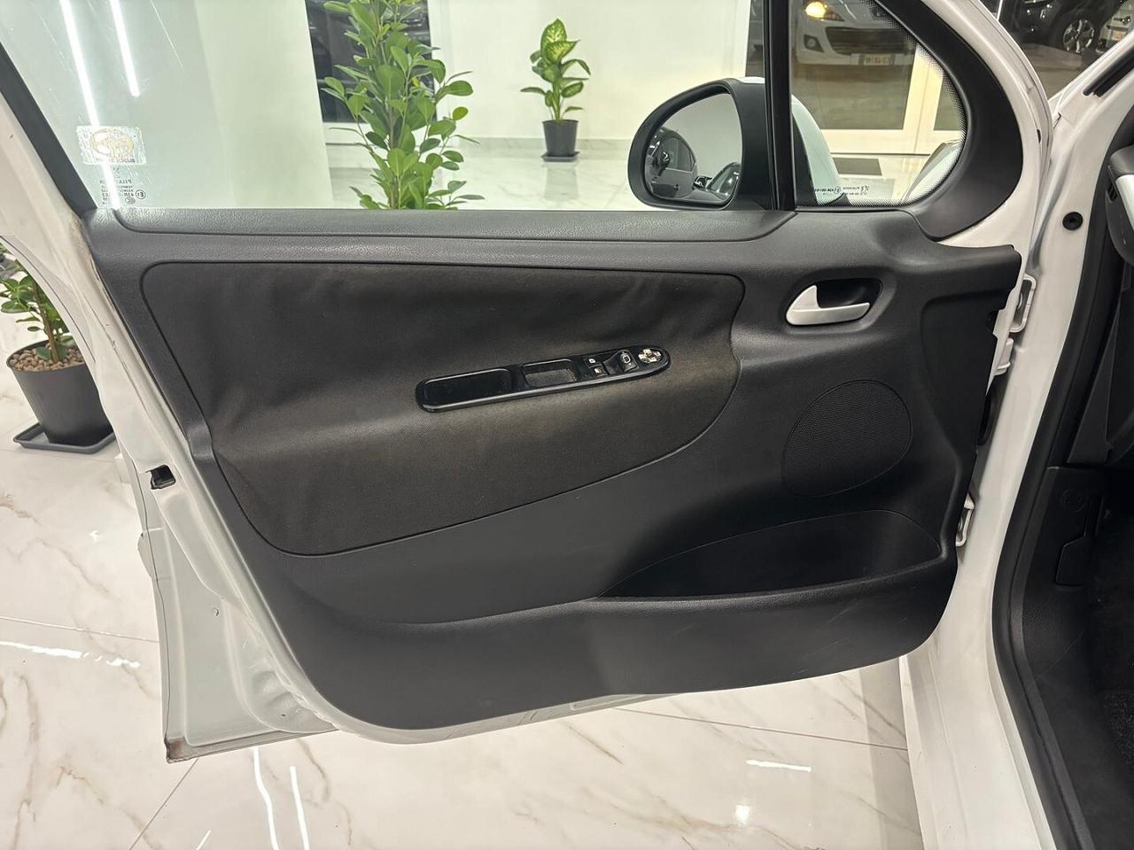 PEUGEOT 207 1.4 HDi 70CV ANNO 2010