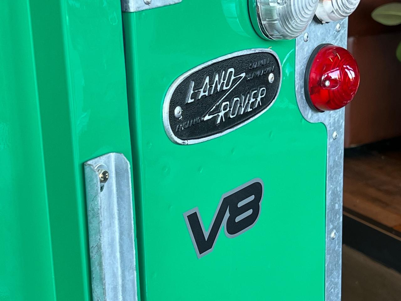 Land Rover Defender Series 109 V8 3