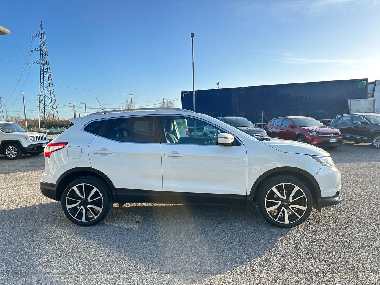 Nissan Qashqai 1.6 dCi 2WD Tekna - 2015