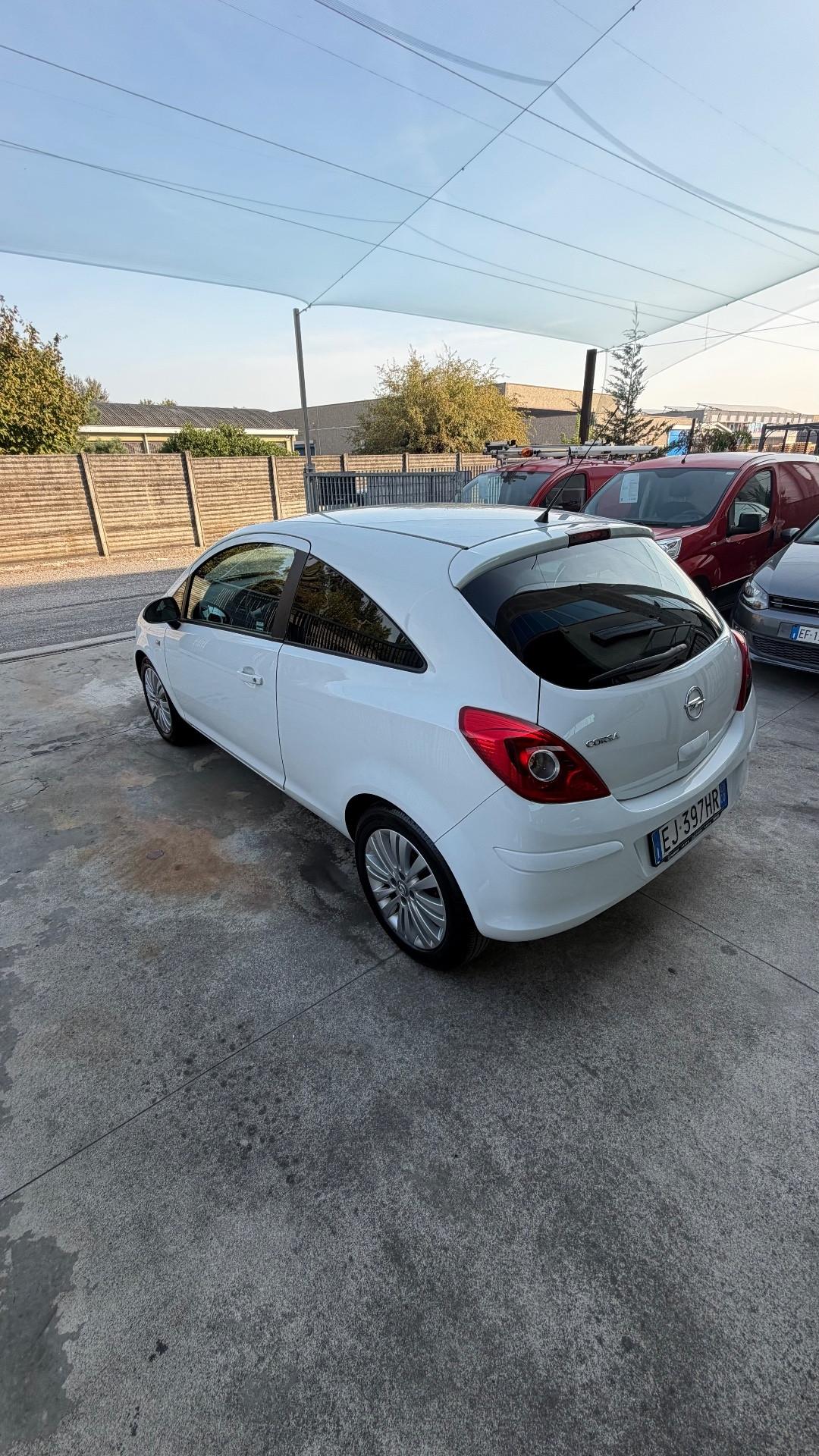 Opel Corsa 1.2 3 porte Club