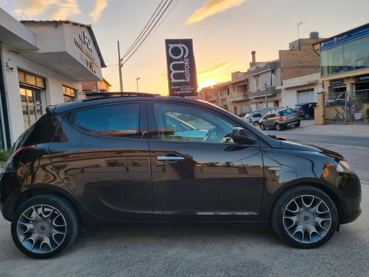 Lancia Ypsilon 1.3 MJT 95 CV TETTO E PELLE