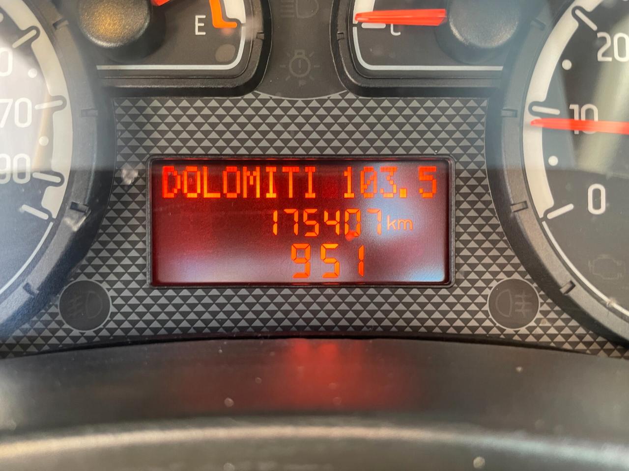 Fiat Panda 4x4 1.3 MJT 16V DPF Climbing