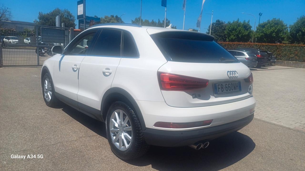Audi Q3 2.0 TDI 150 CV S-Line Esterno