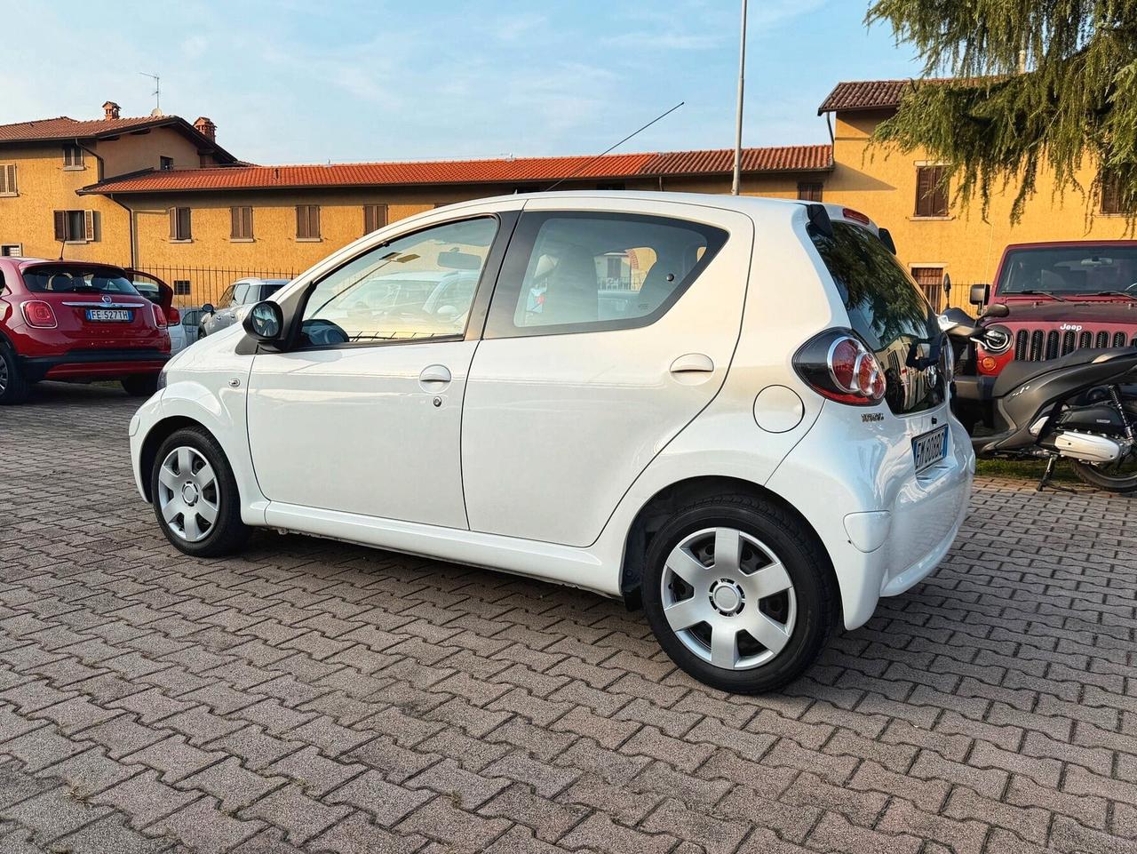 Toyota Aygo 1.0 12V VVT-i 5 porte AUTOMATICA