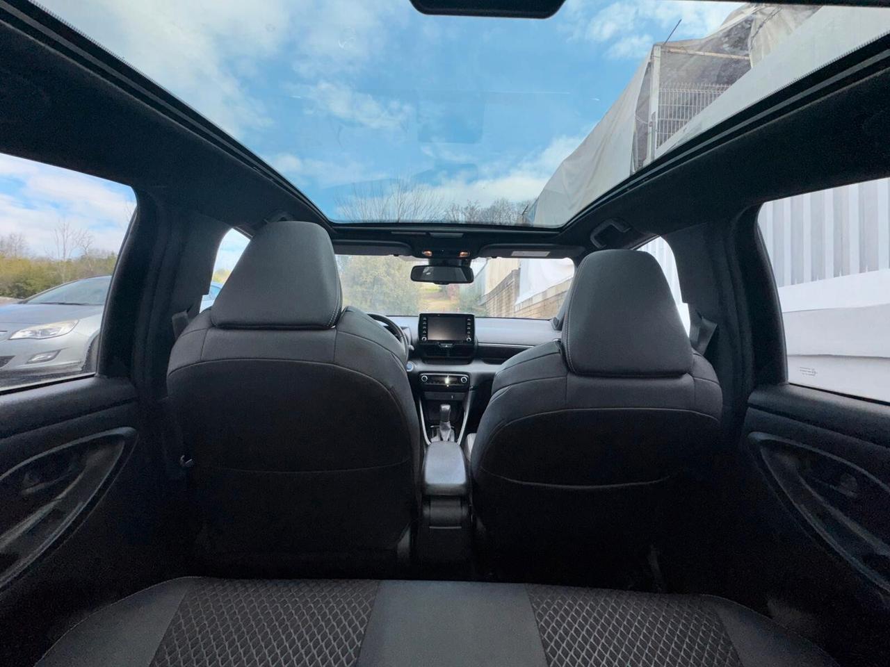 Toyota Yaris 1.5 Hybrid 5 porte Lounge tetto panoramico