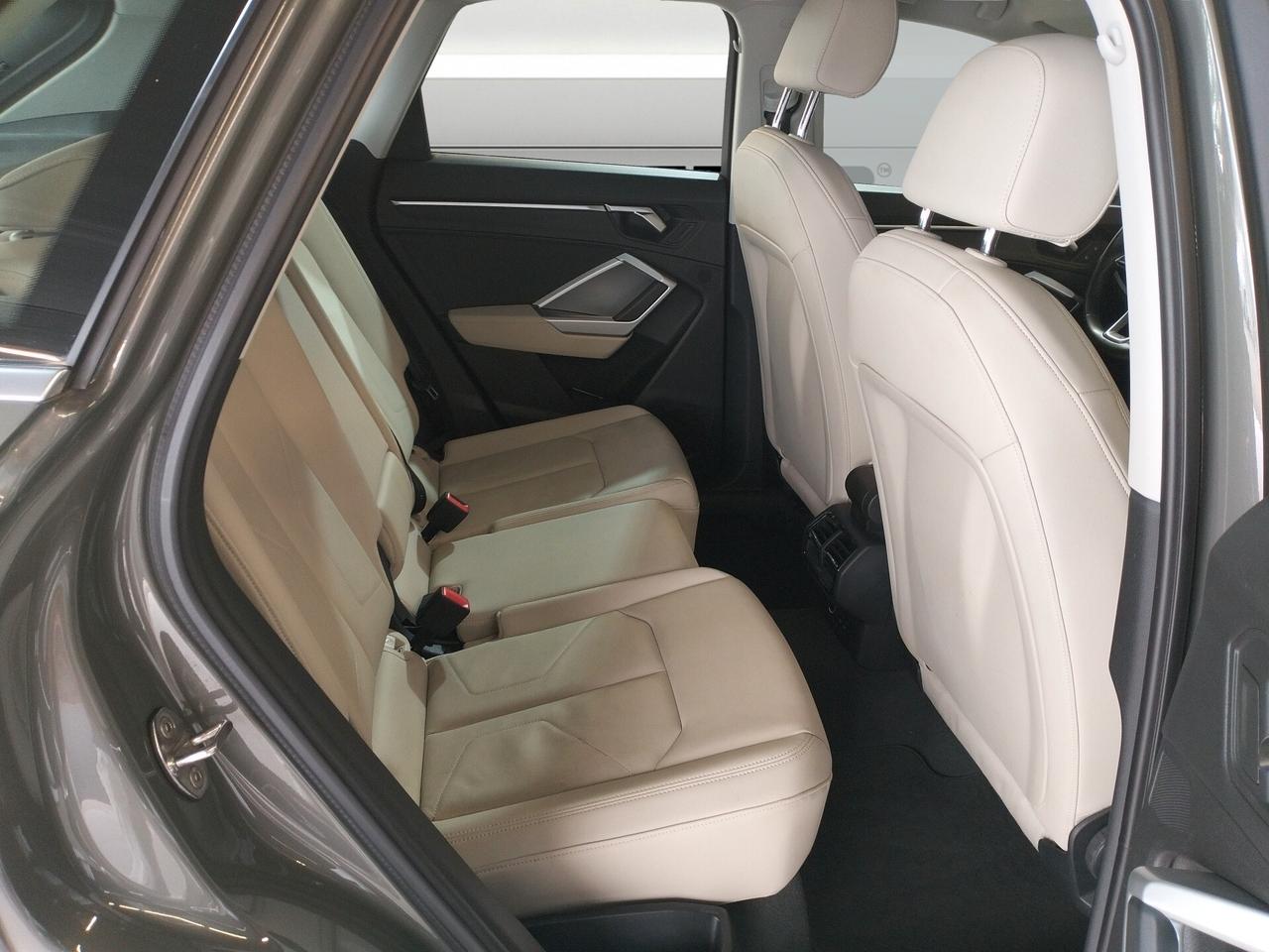 Audi Q3 35 1.5 tfsi Business Advanced s-tronic