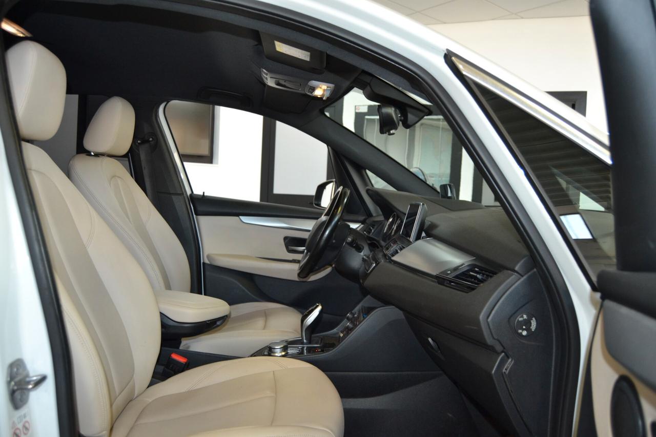Bmw 216D ActiveTourer Luxury Auto/Navi/Pelle/Xenon