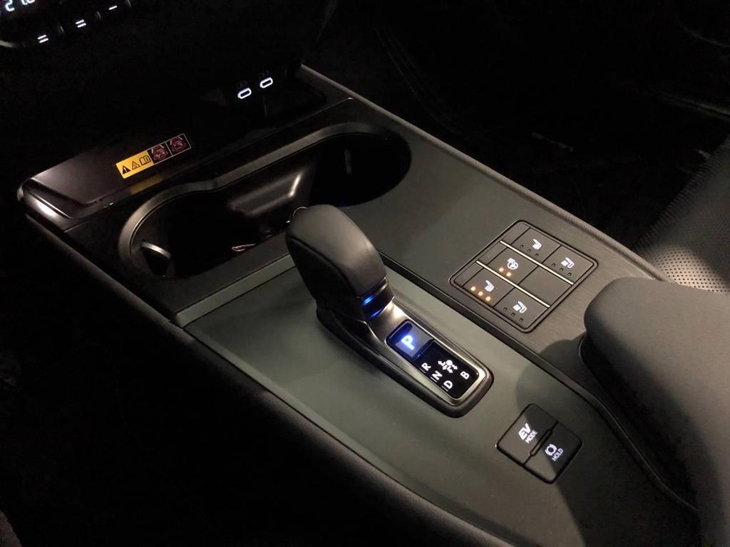Lexus UX 300 2.0 Premium Hybrid Luxury 4WD Power Split Device