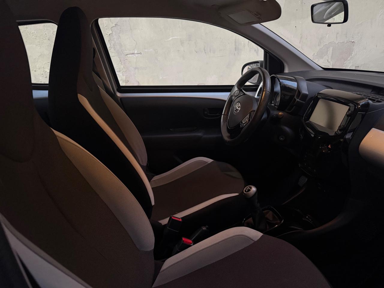 Toyota Aygo 1.0 VVT-i 69 CV 5 porte x-play