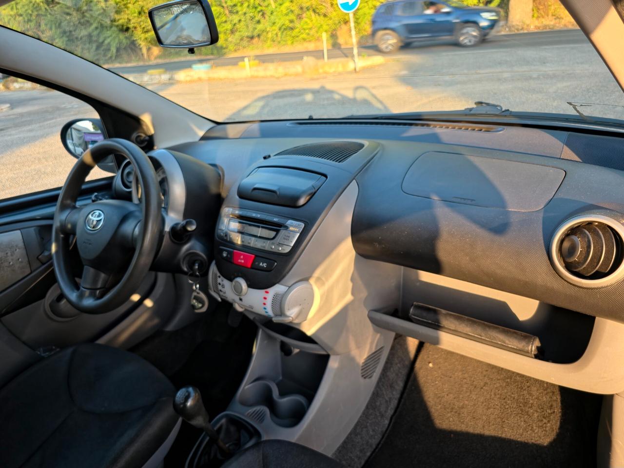Toyota Aygo 1.0 12V VVT-i 5 porte Deep Ocean Connect E5 Manuale NEO 2012