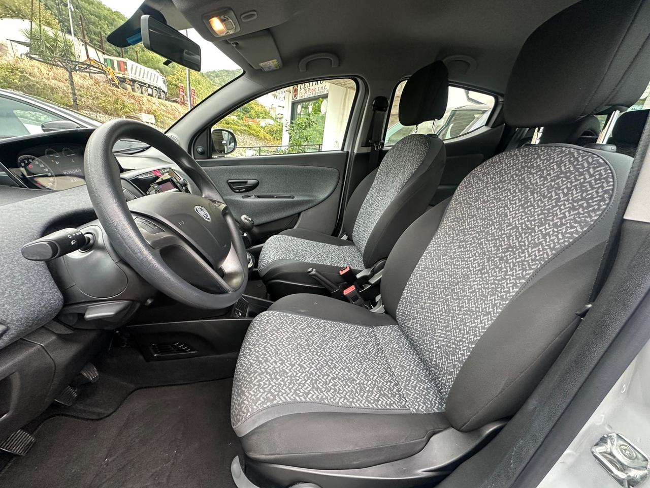 Lancia Ypsilon 1.2 69 CV 5 porte S&S Platinum