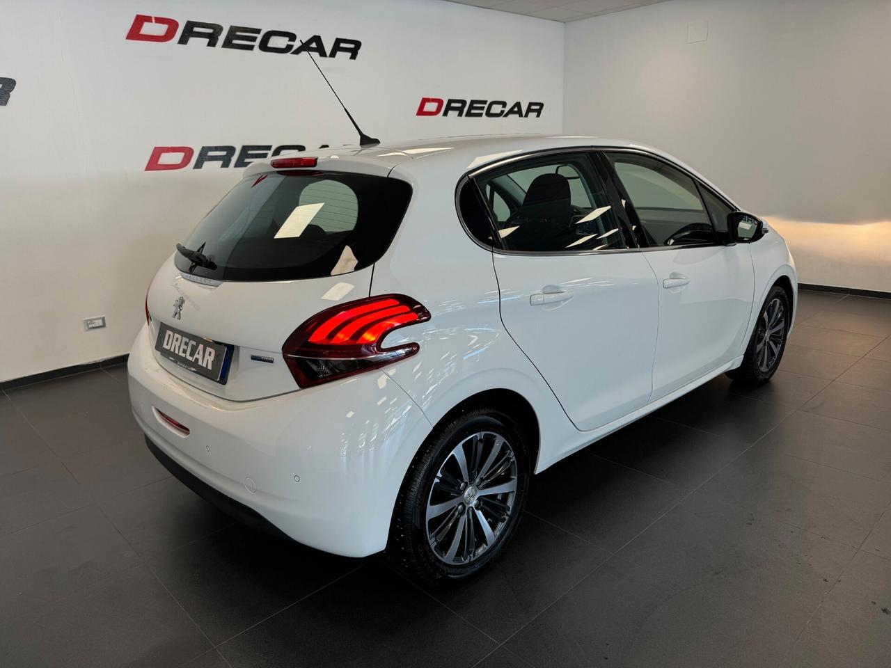 Peugeot 208 PureTech 82 5 porte Allure NAVI NEOPATENTATI