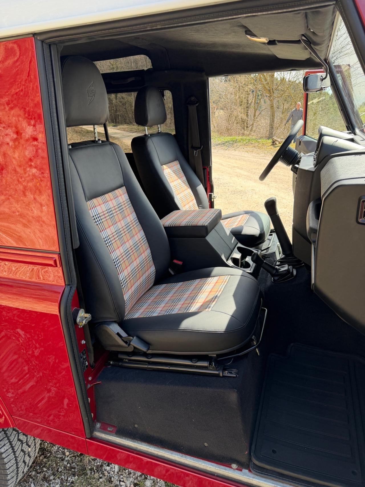 Land Rover Defender 90 2.2 TD4 IBRIDA