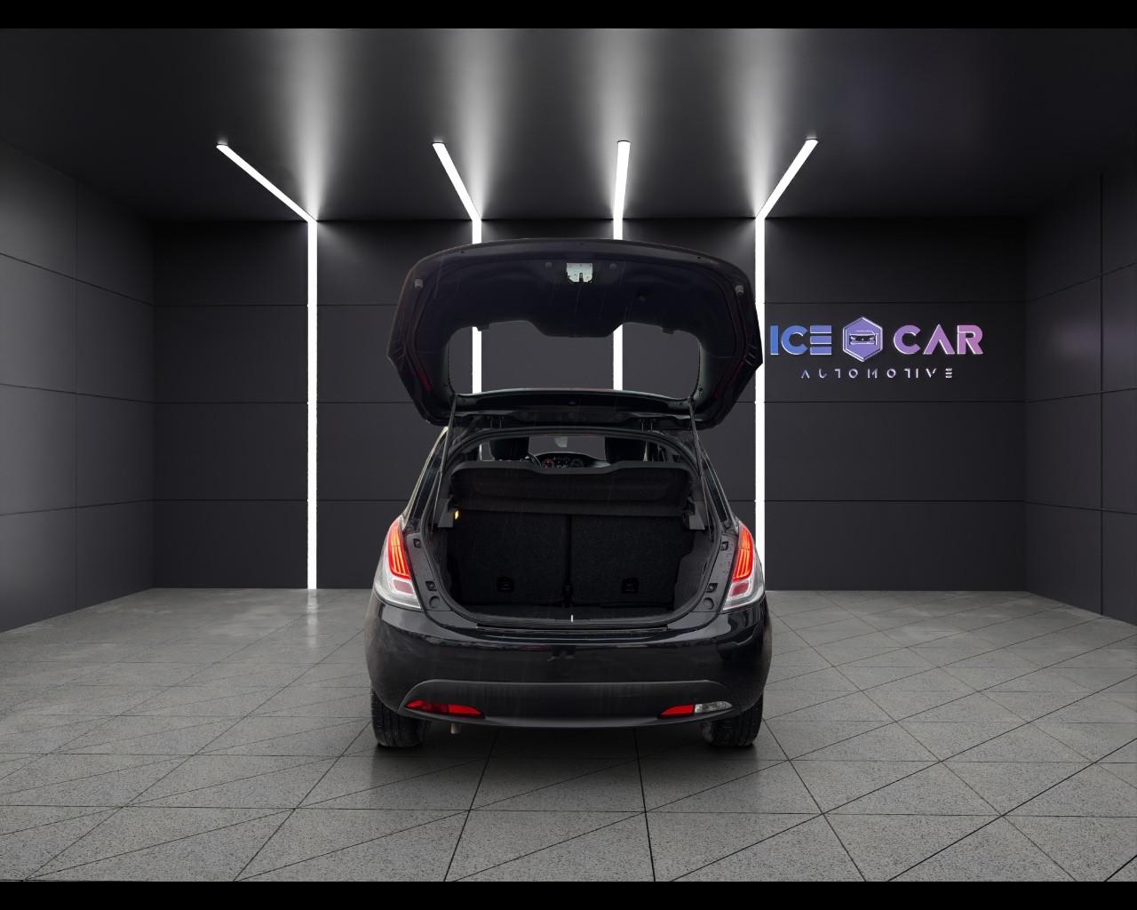 LANCIA Ypsilon 1.0 FireFly 5 porte S&S Hybrid Silver