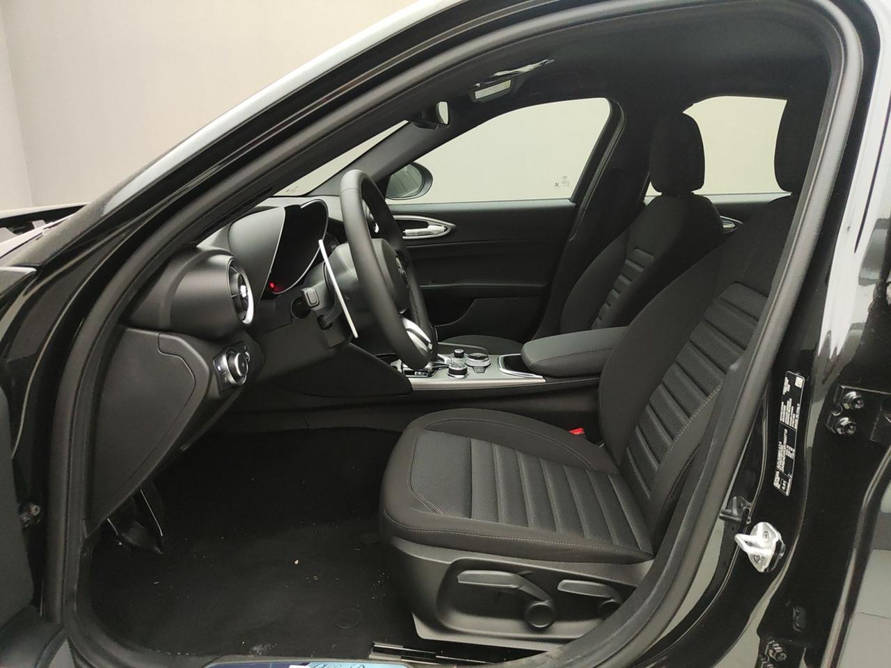 ALFA ROMEO Giulia 2023 2.2 TD 160CV SPRINT AT8