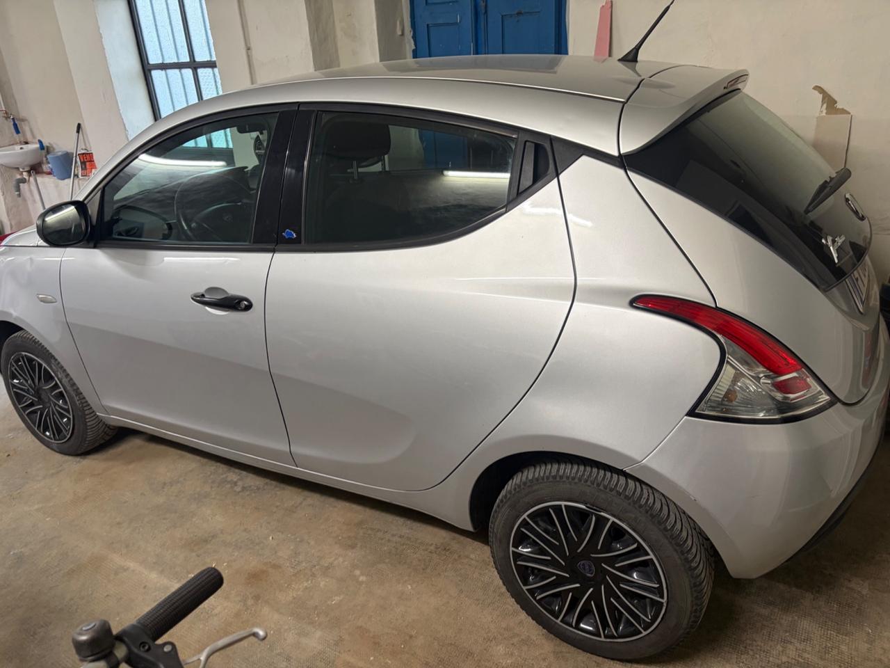 Lancia Ypsilon 1.2 69 CV 5 porte GPL Ecochic Gold