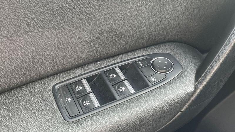 Renault Captur 1.6 E-TECH Hybrid Intens Auto 145cv