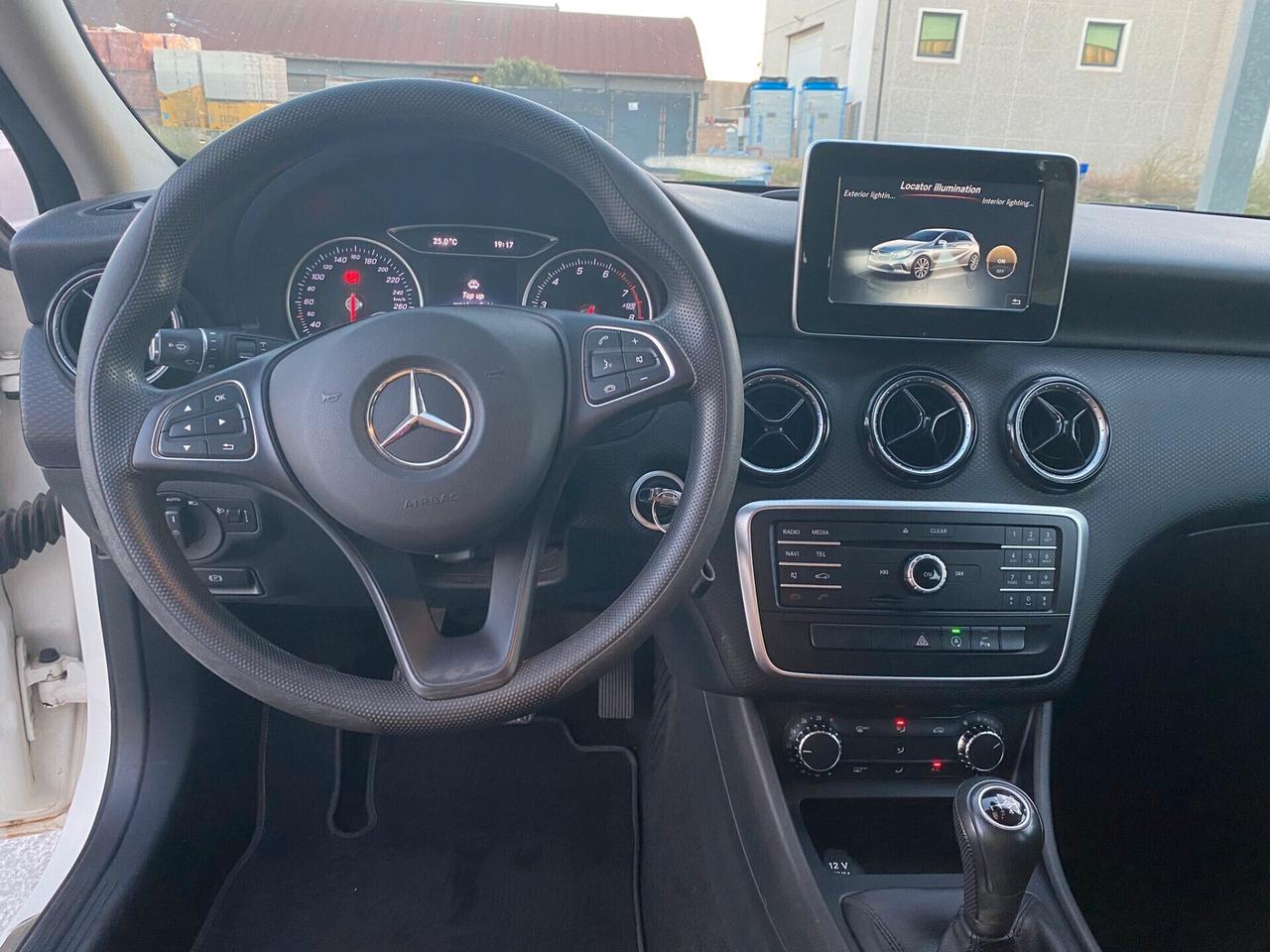 Mercedes-benz A 180 Business *13900Km