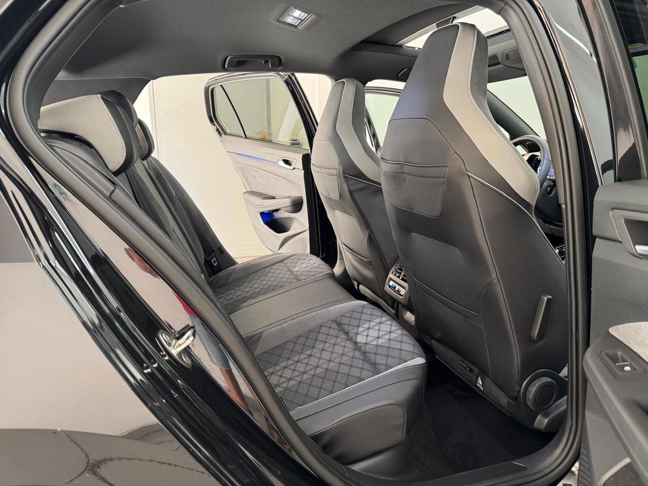 Volkswagen Golf 2.0 TDI 150 CV DSG R-Line 2023 Tetto Apribile