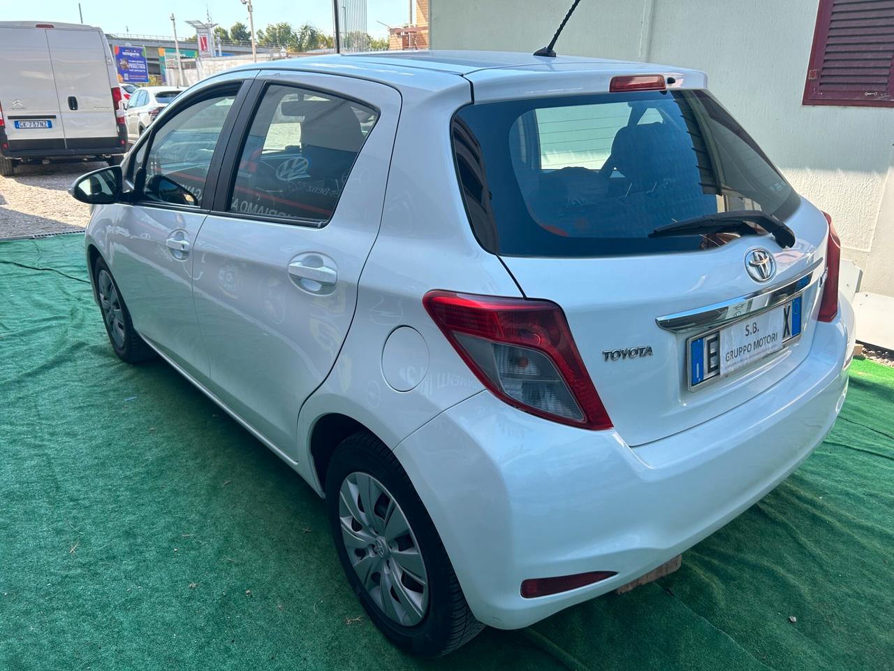 Toyota Yaris 1.0 2015 5 porte FULL OPTIONAL LEGGI