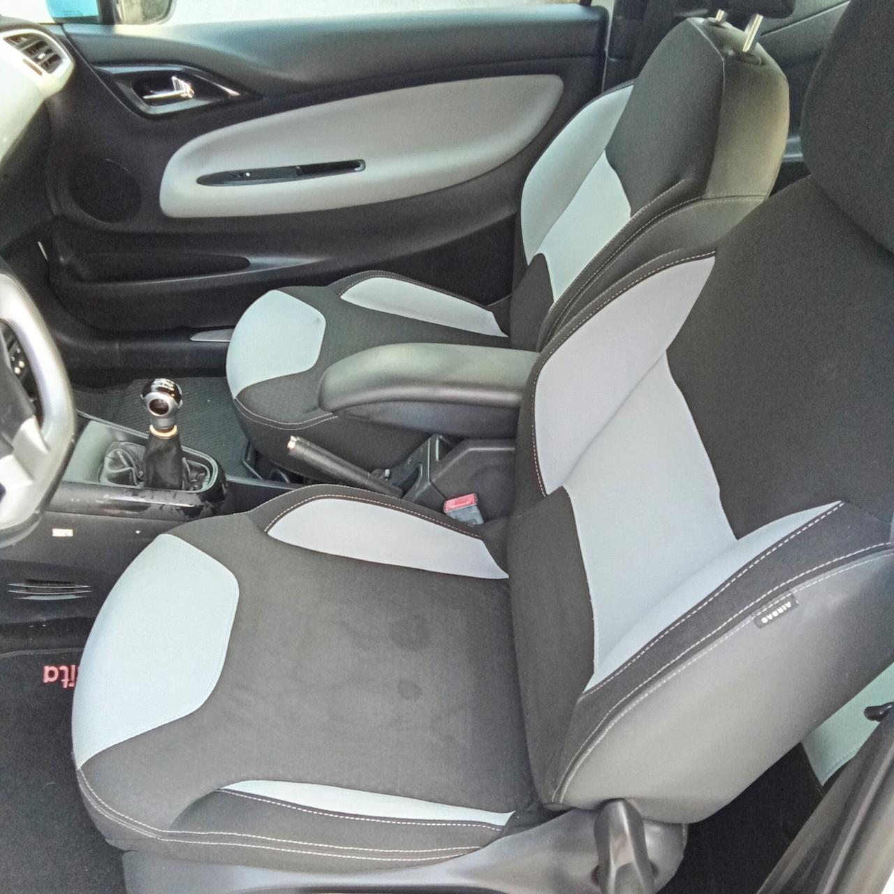 DS3 3 1.4 HDi 70 Just Black 011
