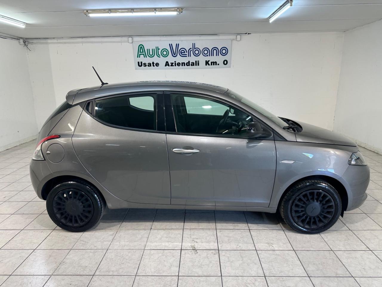 Lancia Ypsilon 1.0 FireFly 5 porte S&S Hybrid Ecochic Silver