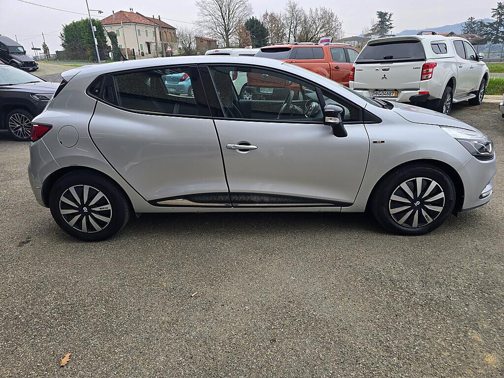 Renault Clio dCi 90 CV 5 Moschino Intens