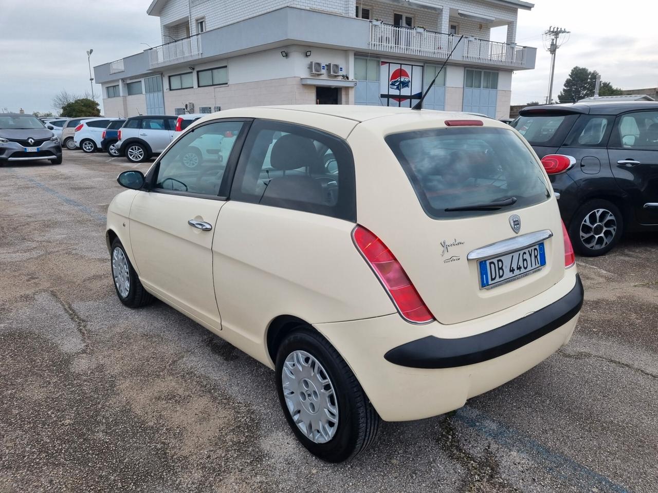 Lancia Ypsilon 1.2 16V Oro
