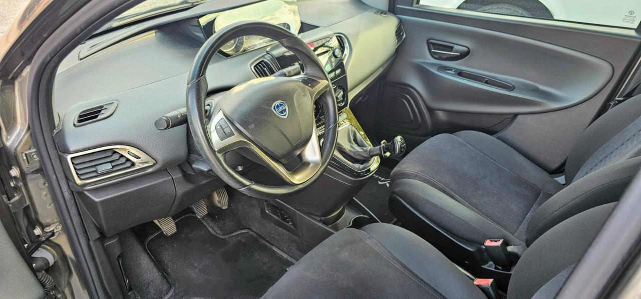 Lancia Ypsilon 1.2 69 CV 5 porte Gold