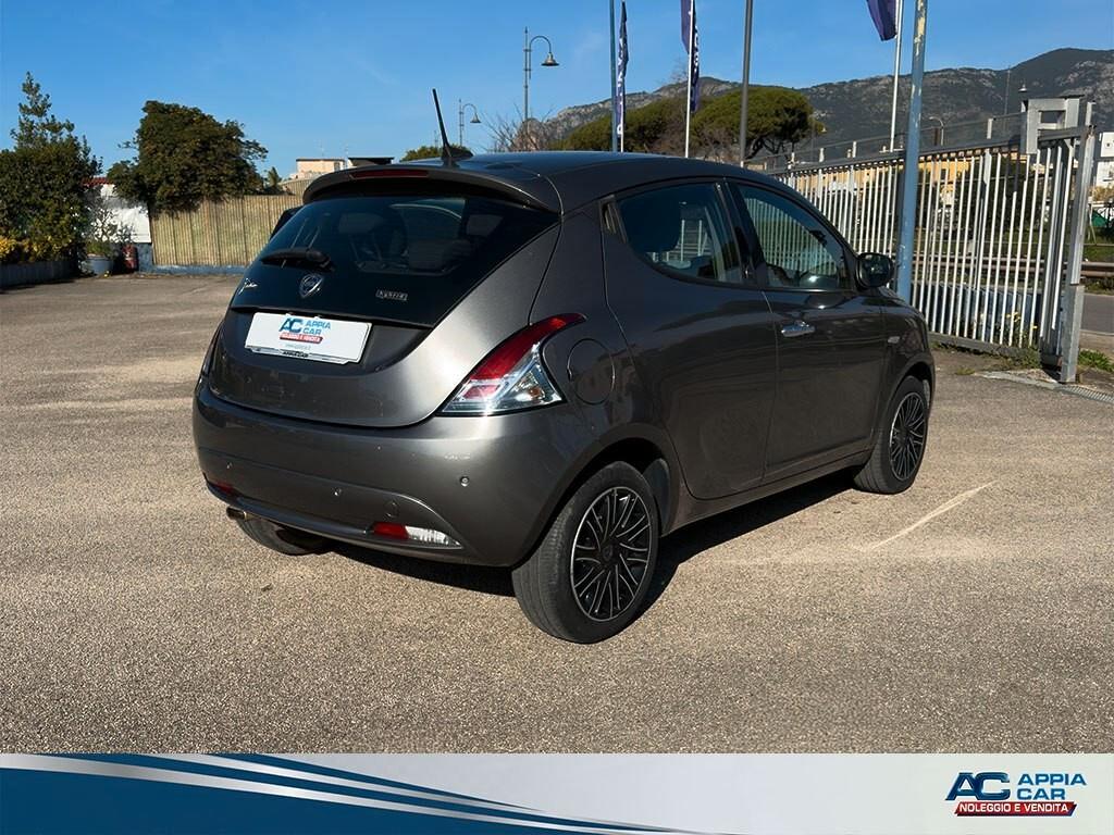 Lancia Ypsilon 1.0 FireFly 5 porte S&S Hybrid Ecochic Gold IN PROMO