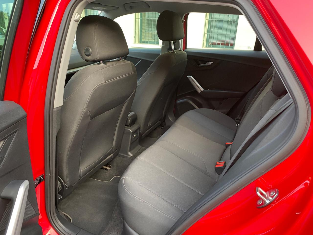 Audi Q2 1.6 TDI Business RED