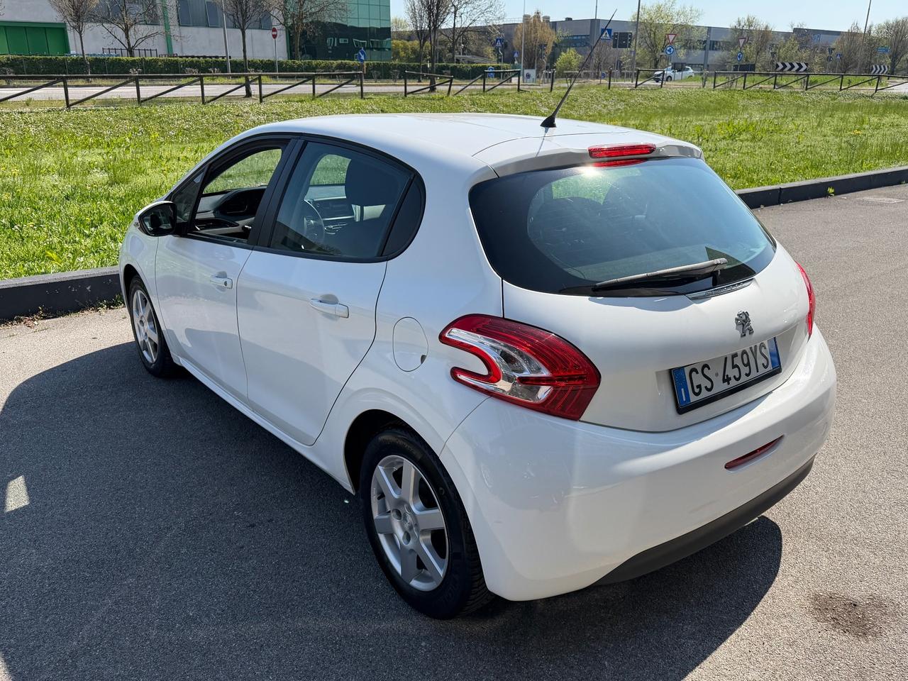 Peugeot 208 1.2 benzina