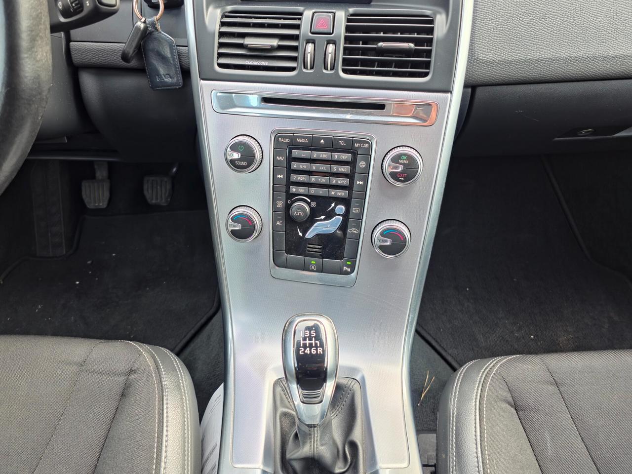 Volvo XC 60 XC60 D3 Geartronic R-design 2017-E6 Manuale