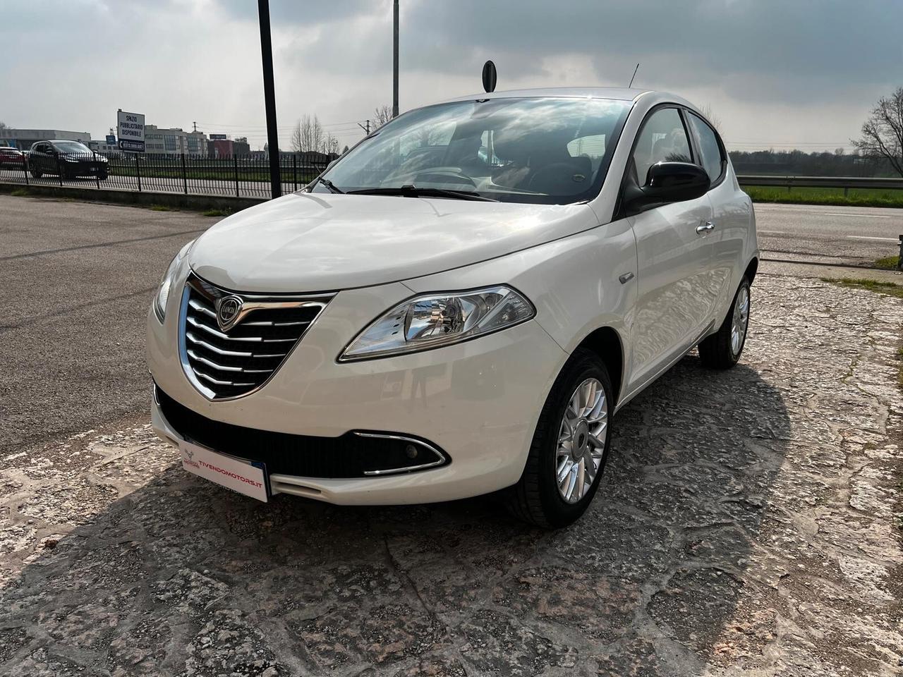 Lancia Ypsilon 0.9 TwinAir 85 CV 5 porte Metano Ecochic Platinum
