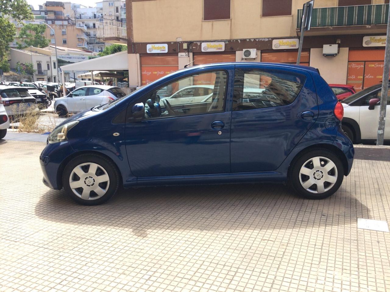 Toyota Aygo 1.0 12V VVT-i 5 porte Sol
