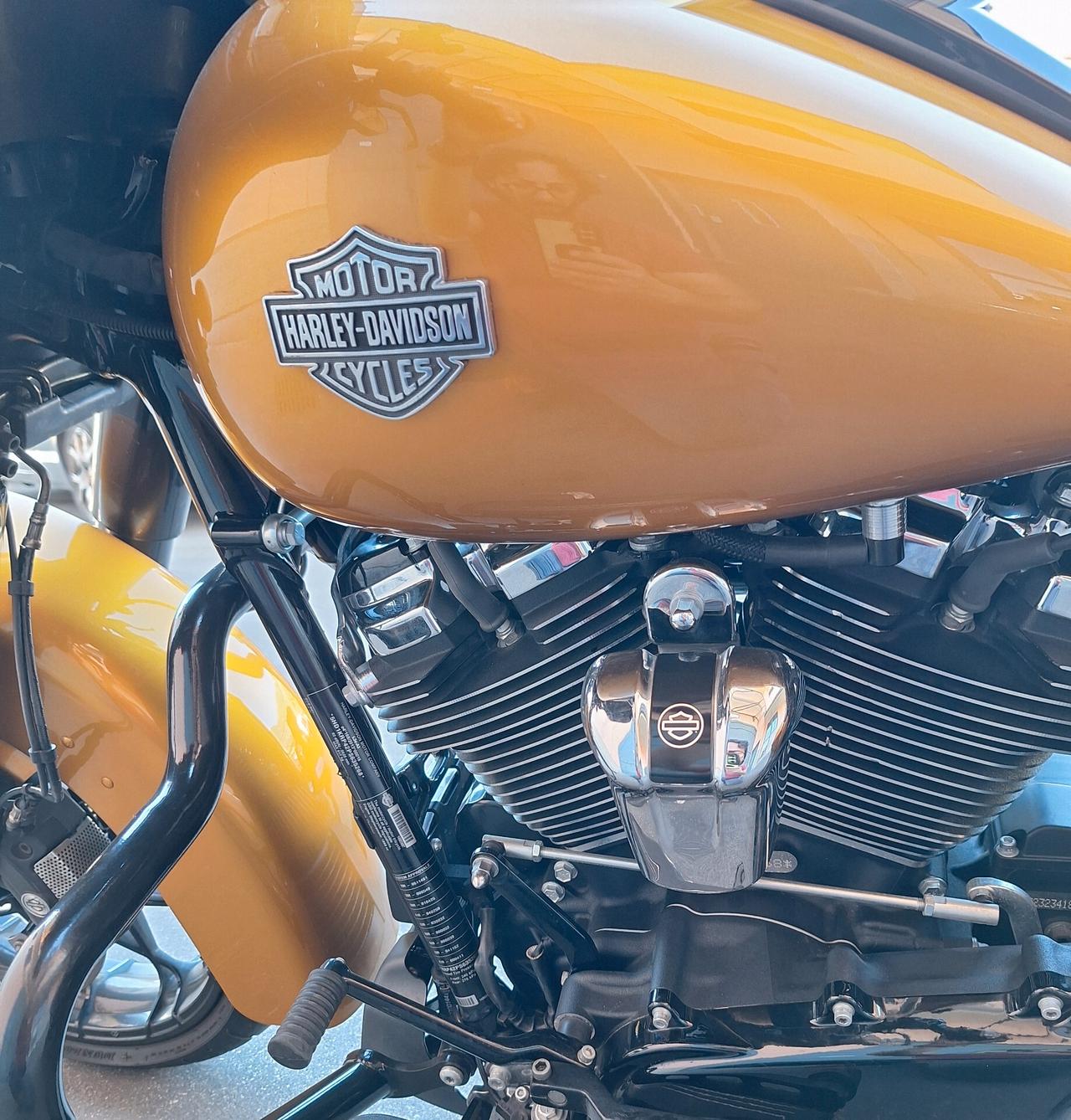 Harley-davidson Touring Street Glide Gold 114