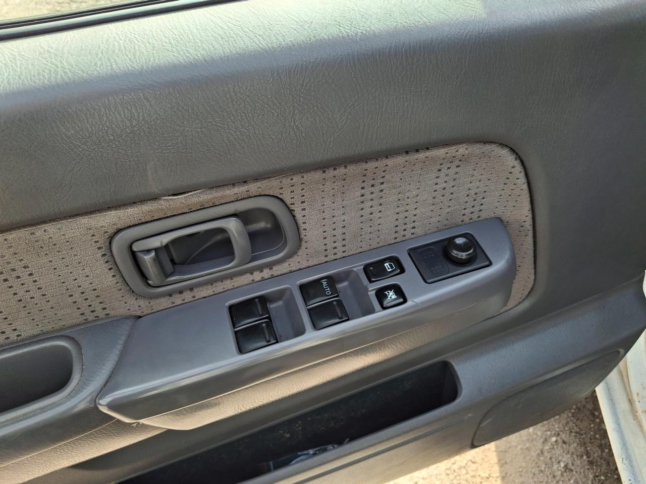 Nissan Navara 2.5 dCi 4 porte Double Cab SE gancio traino