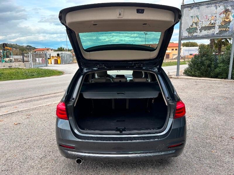 BMW Serie 3 (F30/31) 318d Touring Luxury