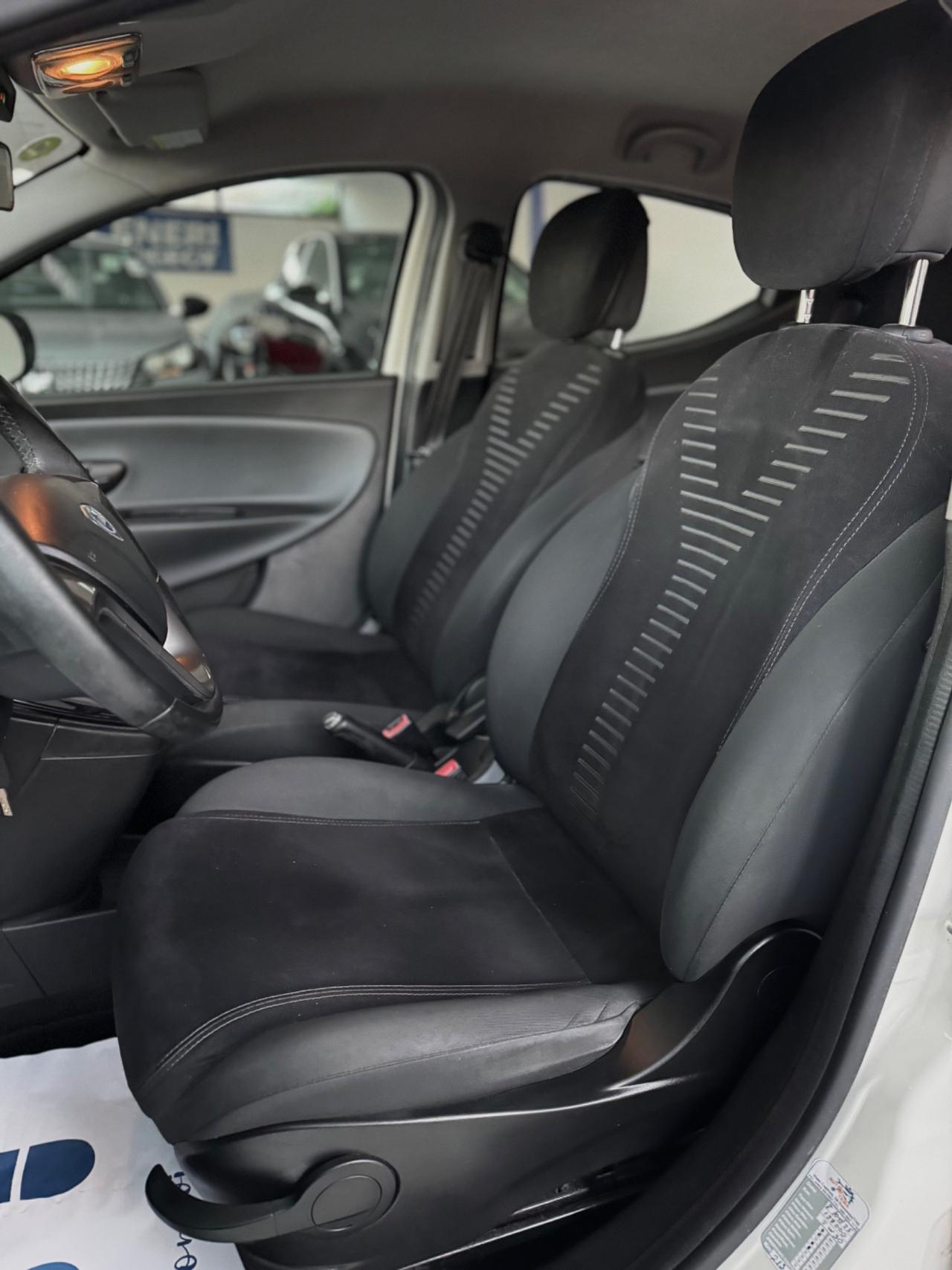 Lancia Ypsilon 1.2 69 CV 5 porte Gold